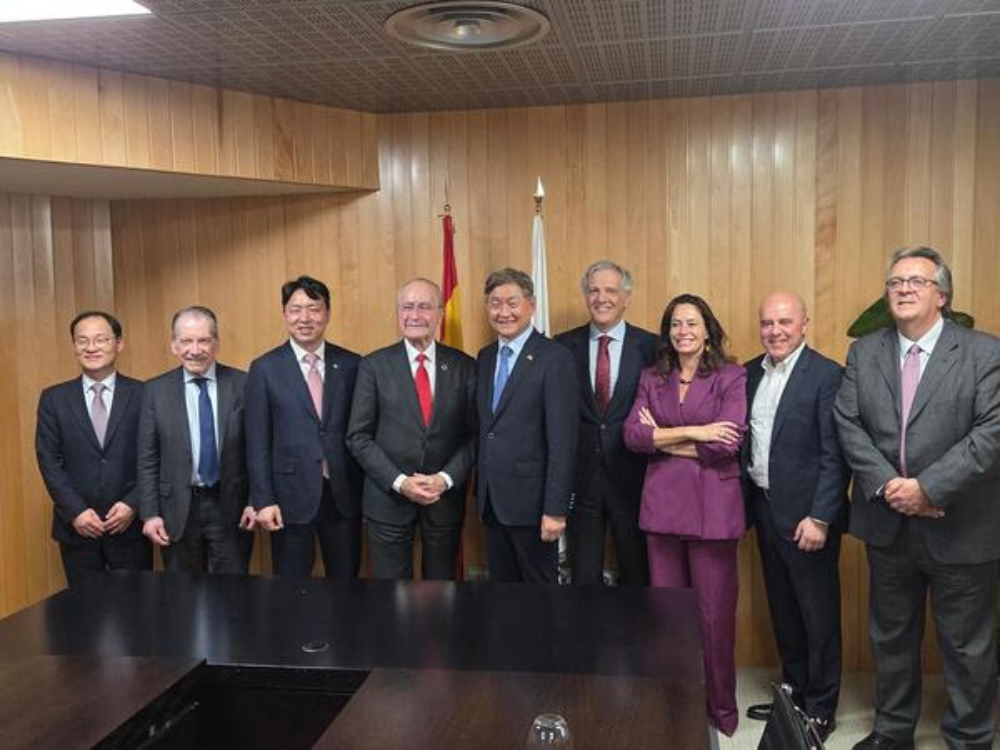 La Cámara de Comercio España-Corea y el Embajador Lim Soosuk visitan al alcalde de Málaga para reforzar las relaciones bilaterales